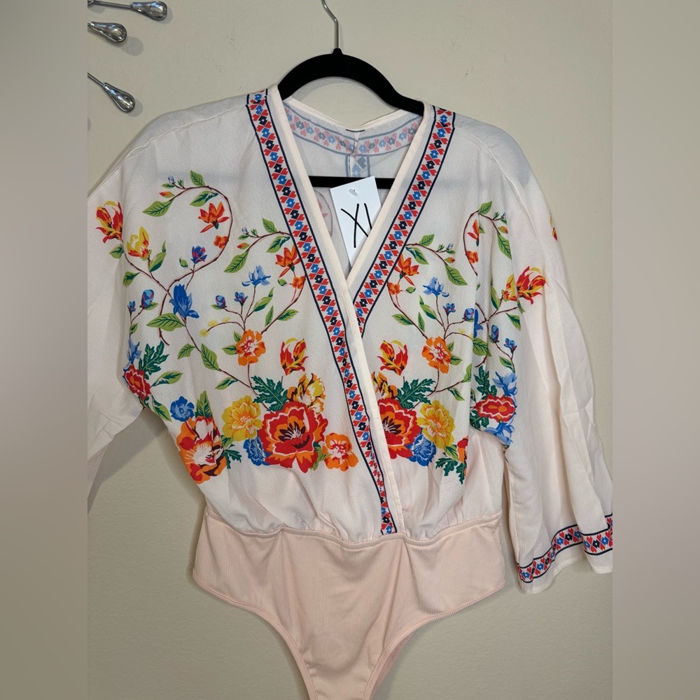 Gorgeous Bohemian Bright Colored Floral 3/4 Dolman Sleeve Bodysuit Size XL NWT - Picture 11 of 16
